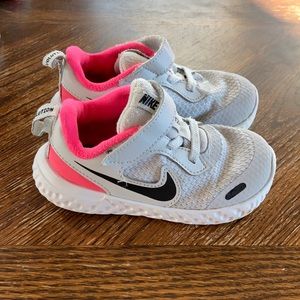 Toddler Girls Size 7 Nike Revolution Shoes